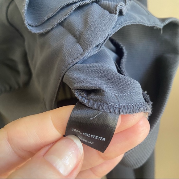 Express Ruffled Blouse Zip Up Casual Dressy Pleated Long Sleeves Size 4 - Picture 4 of 8